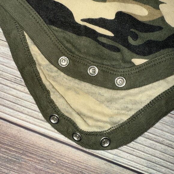 John Deere Camo “I dig my grandma” 18 Months Short Sleeve Bodysuit - Picture 4 of 5